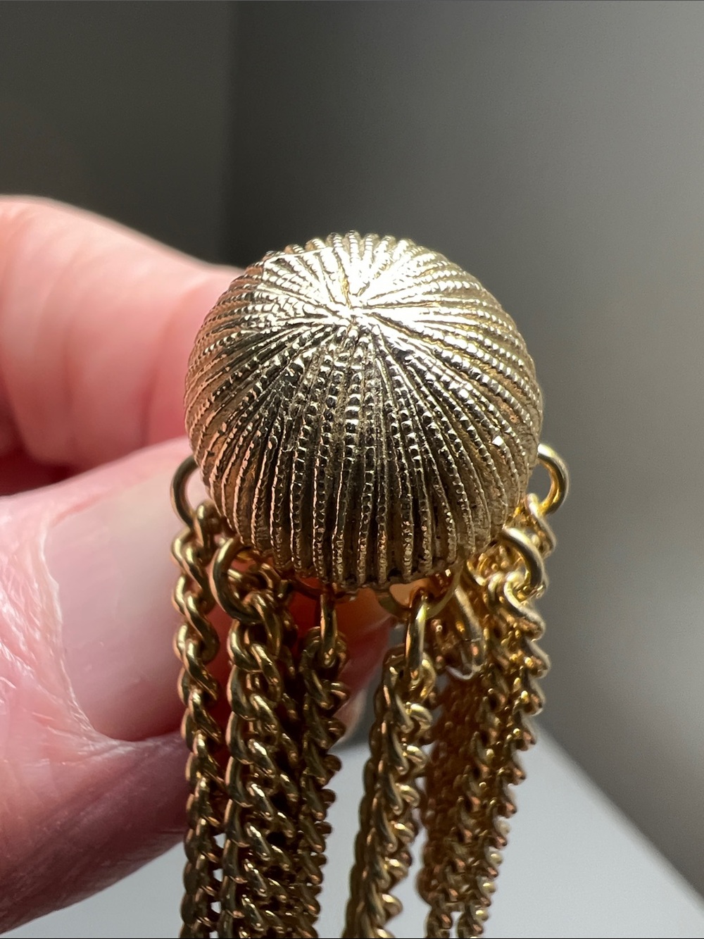 Golden Chain Tassel Dome Clip-On Earrings - Vintage - Picture 12 of 13